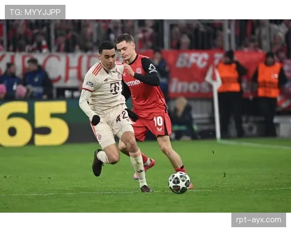 拜仁高压逼抢战术再显神威,对手防线频频失误陷入被动 拜仁高压逼抢战术再显神威,对手防线频频失误陷入被动