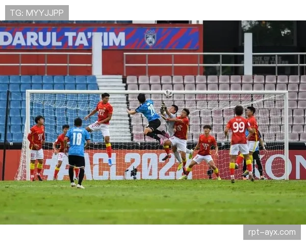 格纳布里稳健发挥，盘带突破点燃赛场精彩瞬间